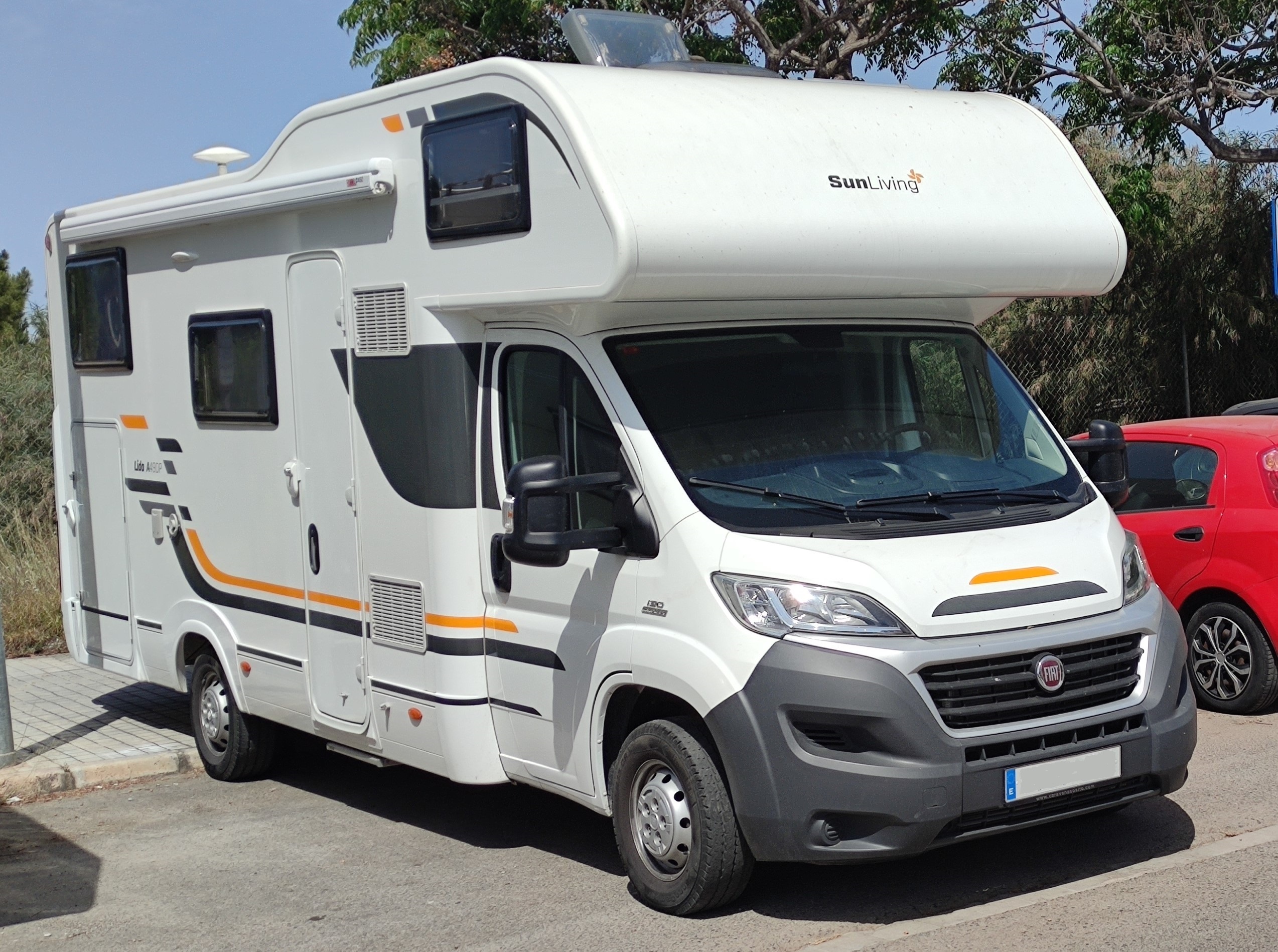 Alquiler Autocaravana Capuchina Valencia Sunliving A49DP CalaVan