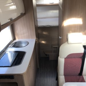 Calavan - Alquiler Autocaravana Valencia: Cama Transversal Sunliving A49DP