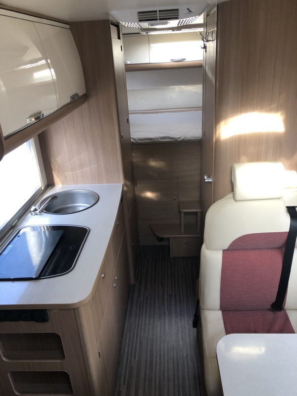 Calavan - Alquiler Autocaravana Valencia: Cama Transversal Sunliving A49DP