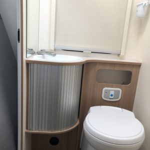 Calavan - Alquiler Autocaravana Valencia: Baño A49DP