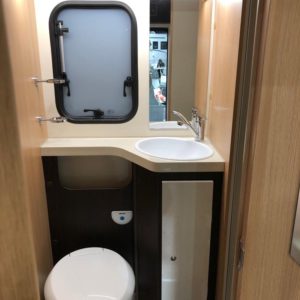 Calavan - Alquiler Autocaravana Valencia: Baño Glamys