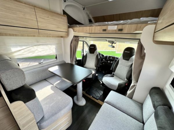 Calavan - Alquiler Autocaravana Valencia: Salón Challenger C397GA