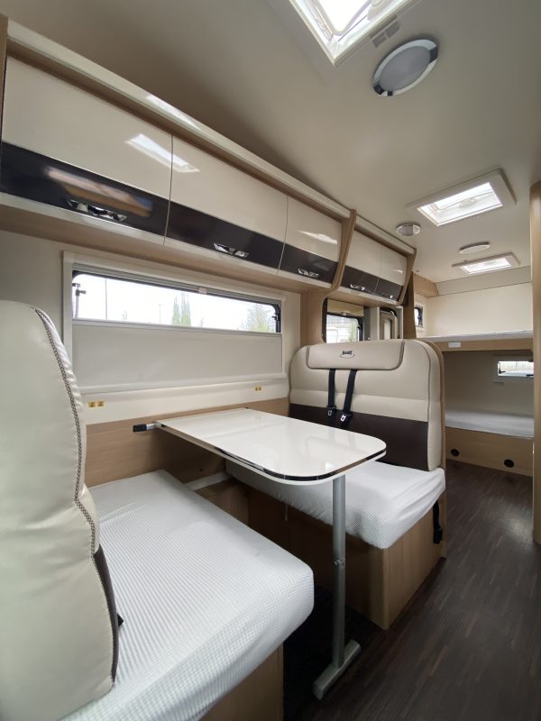 Calavan - Alquiler Autocaravana Valencia: Salón Principal